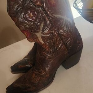 Embroidered Brown Leather Cowboy Boots